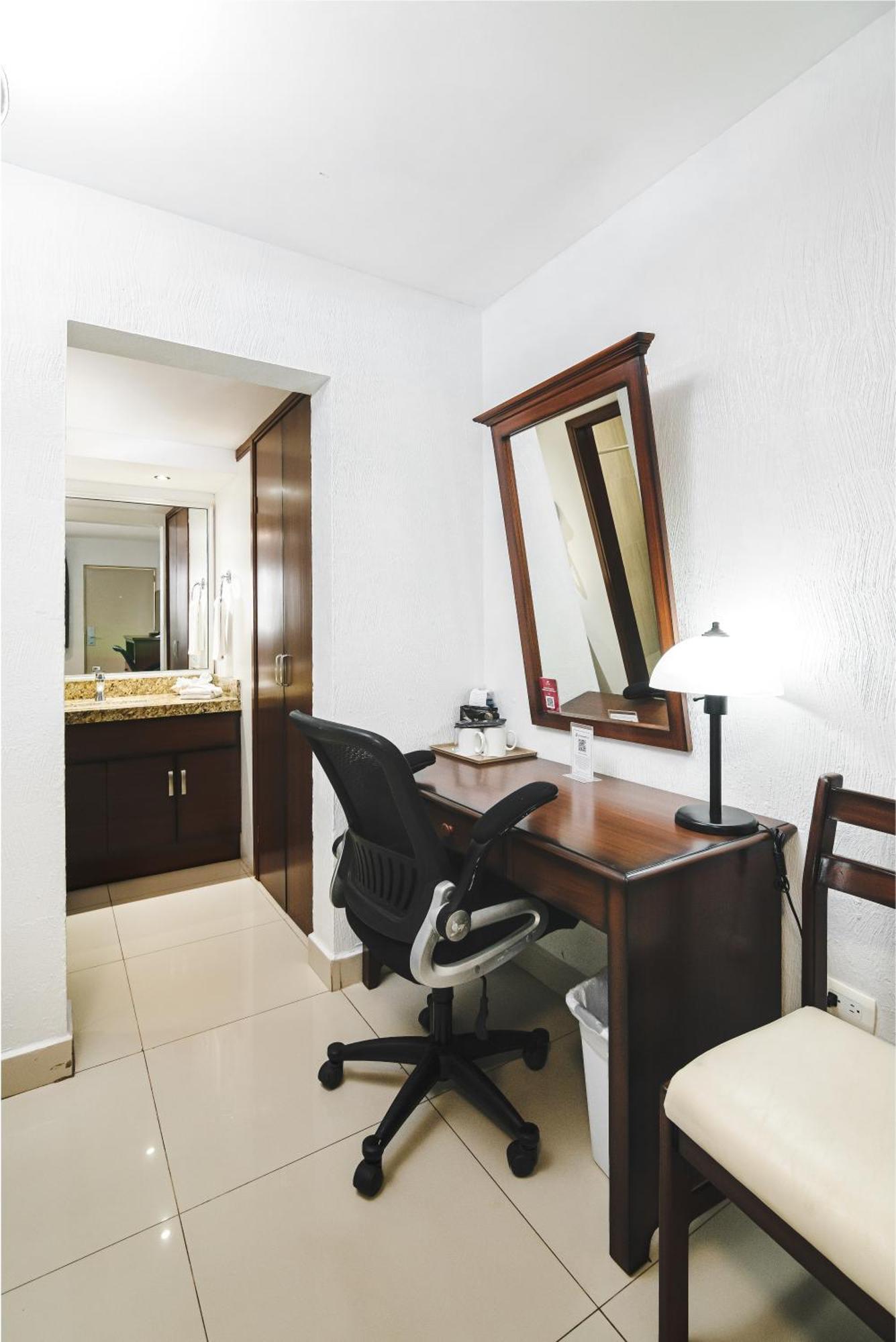 เบสต์ เวสเทิร์น พลัส ซาน คอร์เค Hotel ซิวดัด โอเบรกอน ภายนอก รูปภาพ